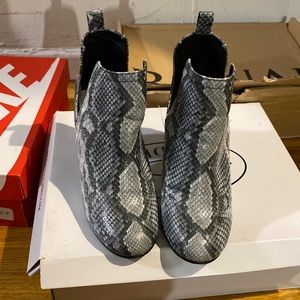 Steve Madden Sneak skin booties